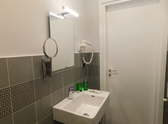 Bathroom 5, Scaramantico Rooms, Napoli