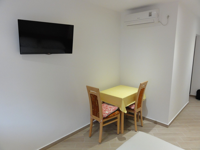 Others 4, Ivo - Makarska, Makarska