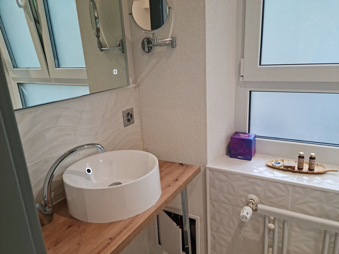Bathroom 5, LA FACTORY by LNA, Porrentruy
