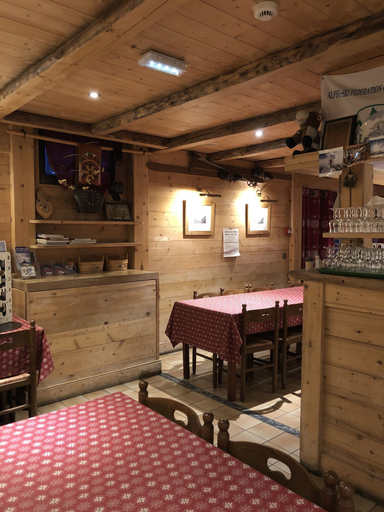 Food & Drinks 5, Alpenrose - Hostel, Haute-Savoie