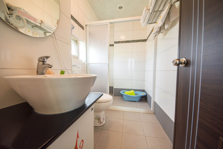 Bathroom 5, Little Apple B&B, Yilan
