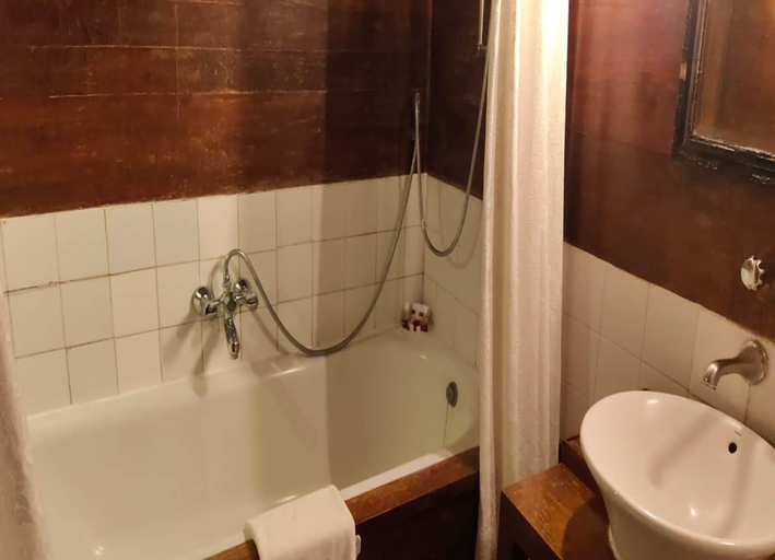 Bathroom 3, Le Dupleix, Puducherry