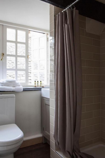 Bathroom 3, Highway, Oxfordshire