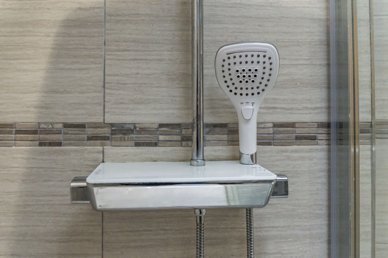 Bathroom 4, Harry's - 2 Bedroom Holiday Home - Tenby, Pembrokeshire