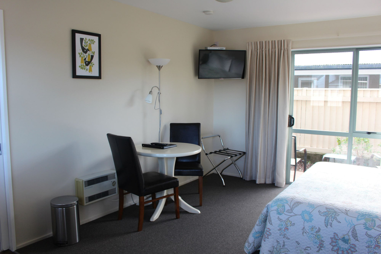 Bedroom 2, Westport Spa Motel, Buller