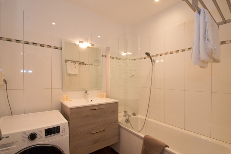 Bathroom 4, L'épopée de L'avenue - Avenue de Champagne Epernay, Marne