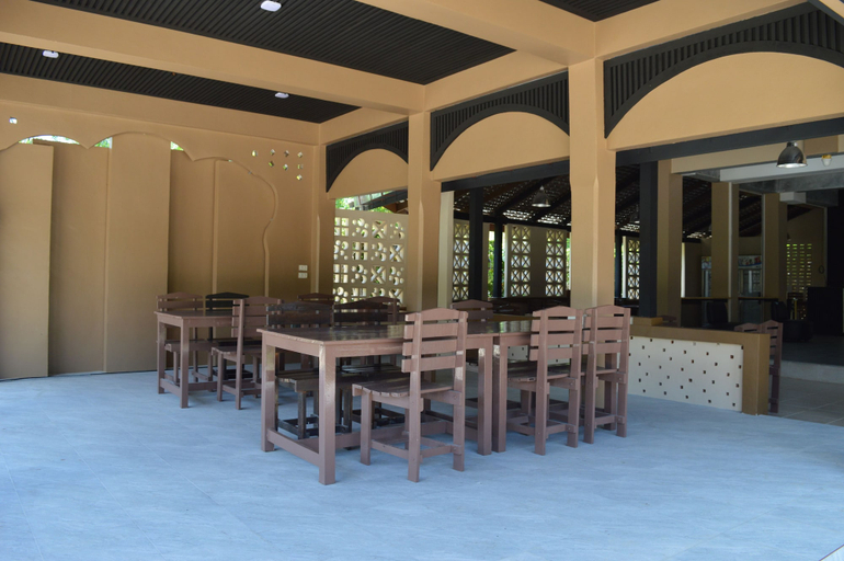 Food & Drinks 5, B Square Hotel, Khanom