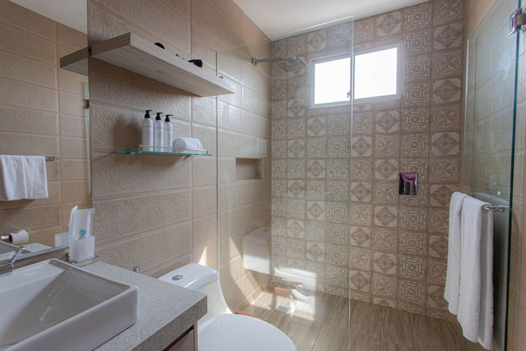 Bathroom 5, Hotel Puerto Pacifico Guayaquil Airport, Guayaquil
