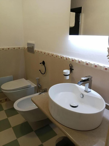 Bathroom 5, Stanze Orsini, Bari