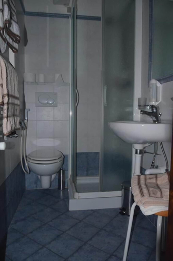 Bathroom 4, Chalet Valeruz, Trento