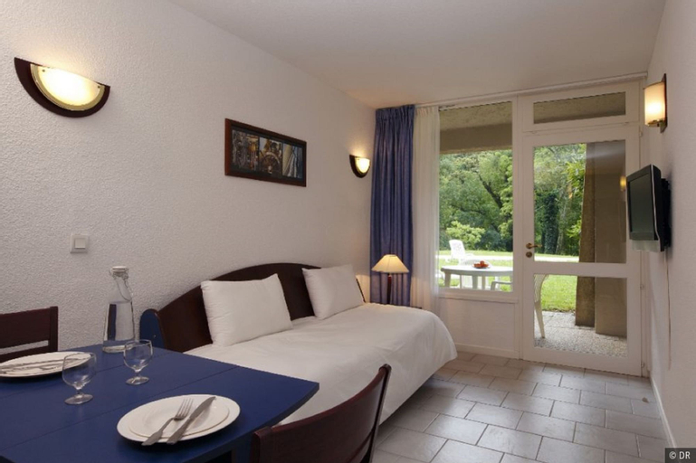 Bedroom 4, Vacancéole - Le Domaine de Chames, Ardèche