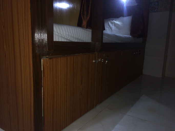 Bedroom 5, Zara Dormitory, Mumbai Suburban