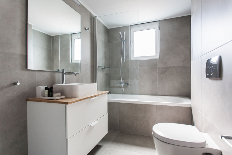 Bathroom 4, Spacious Apartment near HELEXPO, Attica