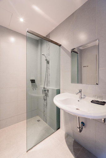 Bathroom 3, Moon Budget Hotel, Mueang Krabi