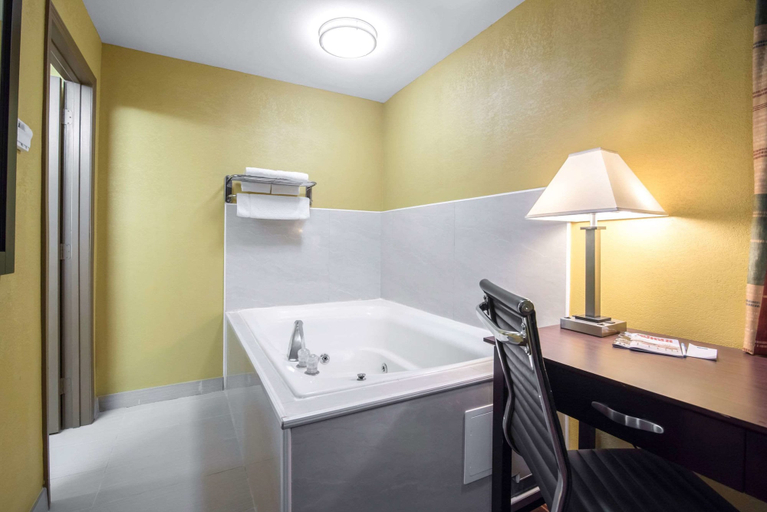 Bathroom 4, Rodeway Inn Towanda, Bradford