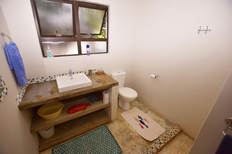 Bathroom, Baleia Azul 26, Matutuíne