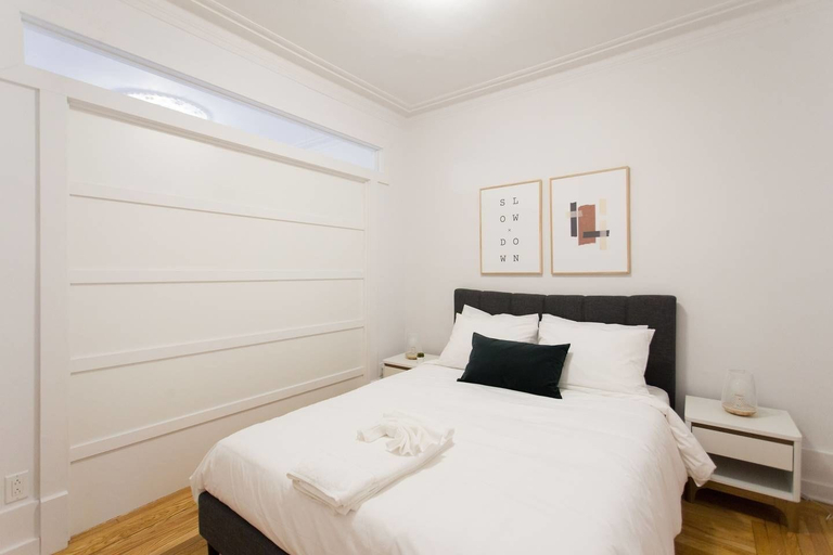 Bedroom 2, Charming Montreal 3 bdr Apartment Next to Subway, Montréal