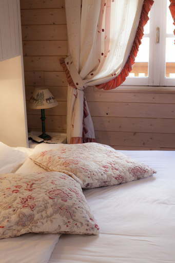 Bedroom 2, Hôtel Restaurant La Croix Jean Claude, Savoie