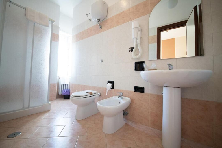 Bathroom 3, Hotel Ristorante Venezuela, Salerno