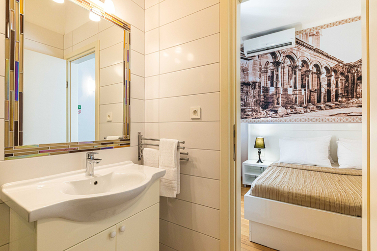 Bathroom 5, Riva City Rooms, Split