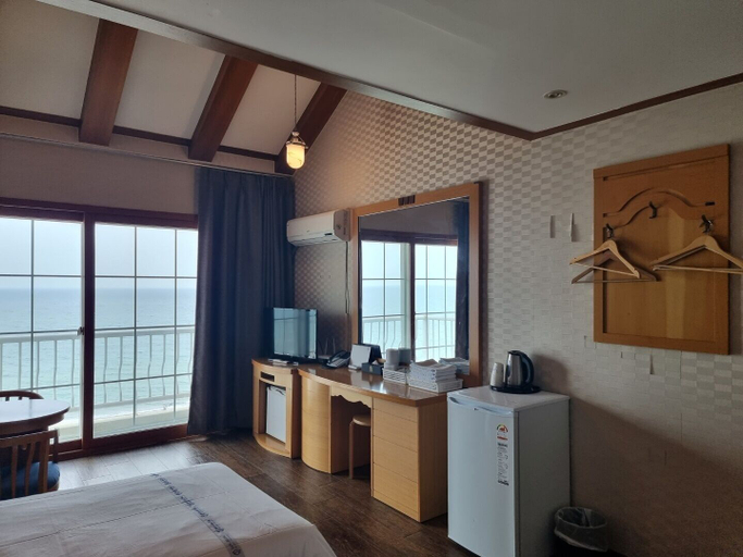 Others 5, Benikea Mountain and Sea Yangyang, Yangyang