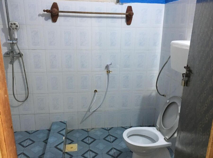 Bathroom 3, White Blue Bungalows, Kaskazini 'A'