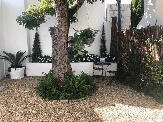 Others 4, Central Claremont Garden Apartment, City of Cape Town