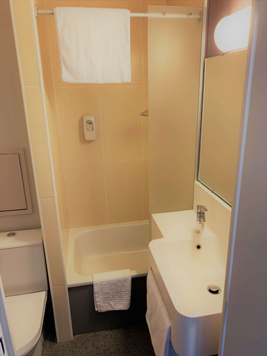 Bathroom 3, Kyriad Direct Clermont Ferrand Nord - Gerzat, Puy-de-Dôme