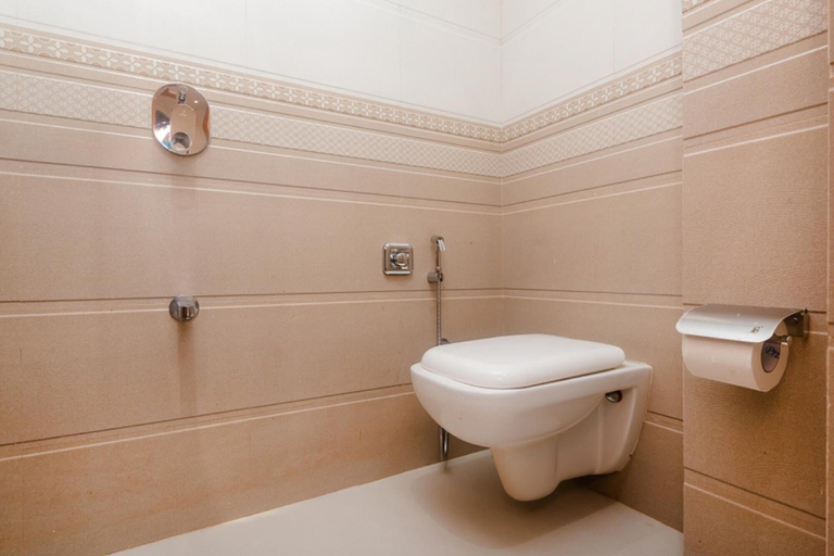 Bathroom 2, Hotel Aiston Inn, Mumbai Suburban
