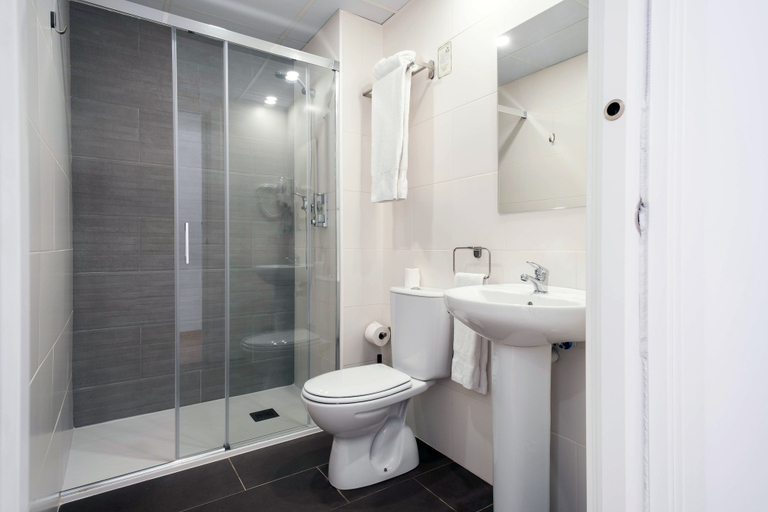Bathroom 5, Hotel BestPrice Girona, Girona