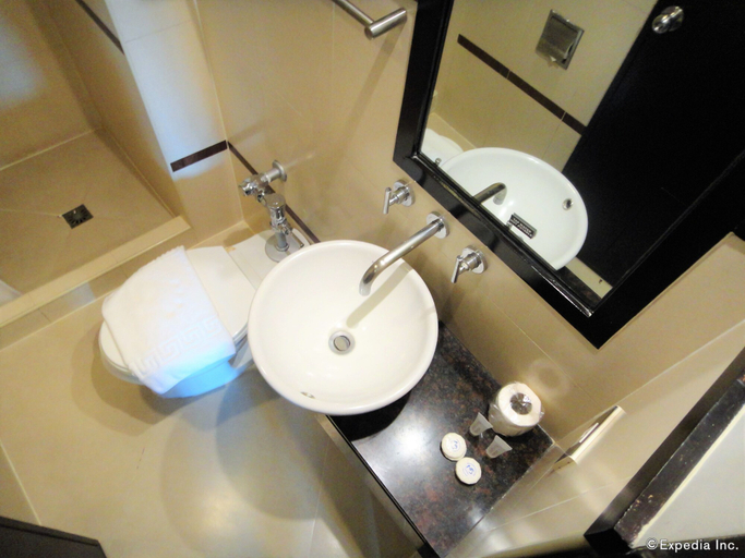 Bathroom 4, Mallberry Suites Business Hotel, Cagayan de Oro City