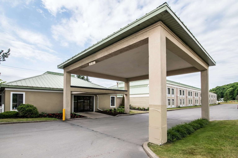 Exterior & Views 2, Clarion Inn & Suites Cortland - University Area, Cortland