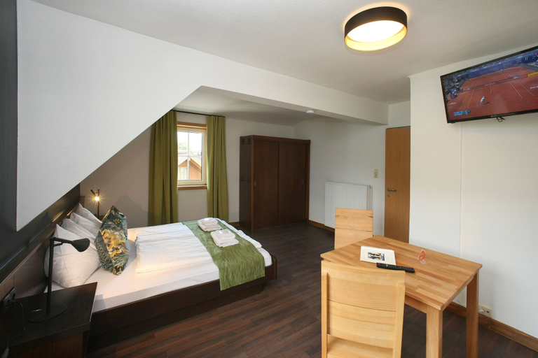 Bedroom 3, Seehotel Sissi, Zell am See