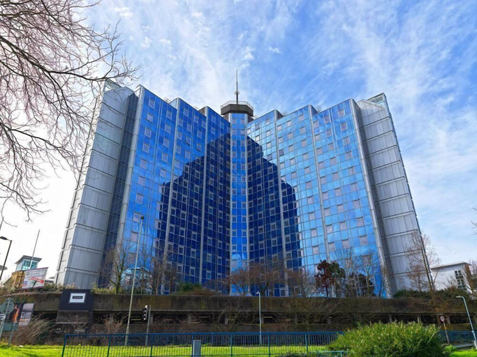 Exterior & Views, Churchill Place Basingstoke, Hampshire