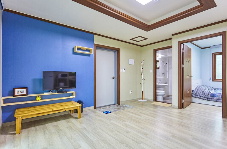 Others 4, Wuyeon and Inyeon Pension, Namhae