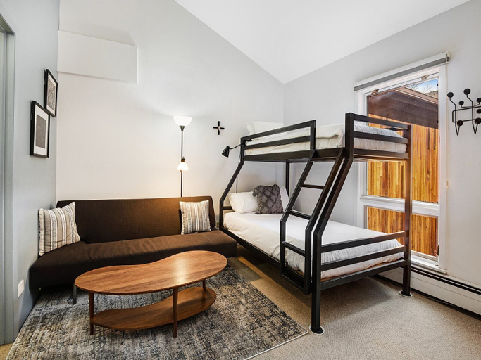 Bedroom 3, Lionshead Center, Eagle