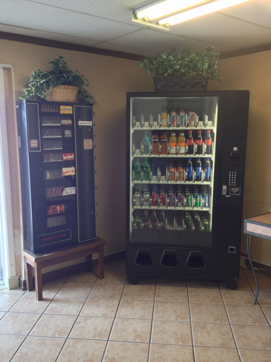 Food & Drinks, Austin Motor Inn, Travis