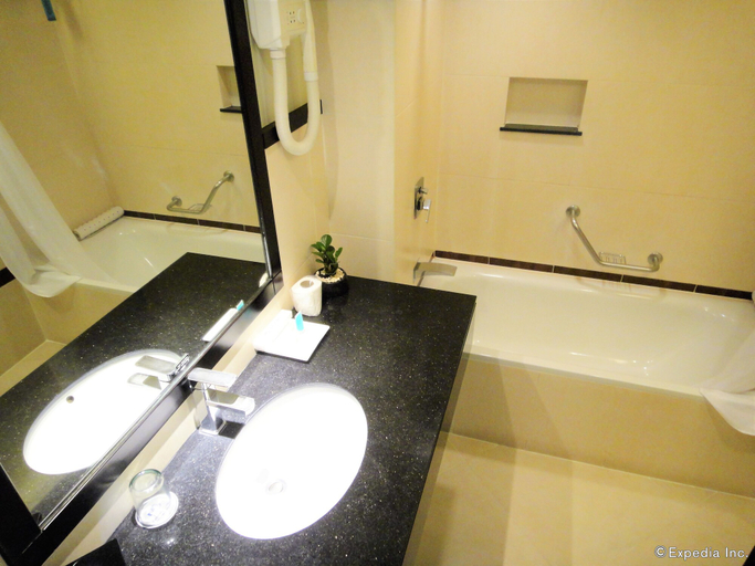 Bathroom 4, Mallberry Suites Business Hotel, Cagayan de Oro City