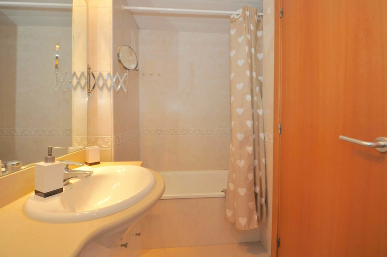 Bathroom 4, Fenals Solmar Lloretholiday, Girona