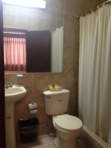 Bathroom 4, Hotel Rizzo, Guayaquil