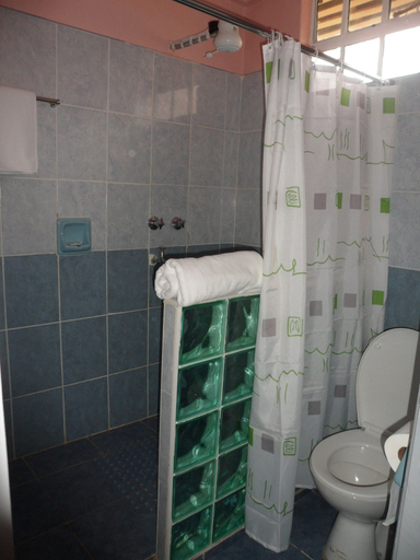Bathroom 5, Kuniville Guest House, Nyeri Town