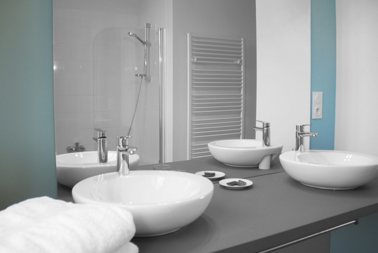 Bathroom 4, Les Demeures de Valette, Deux-Sèvres