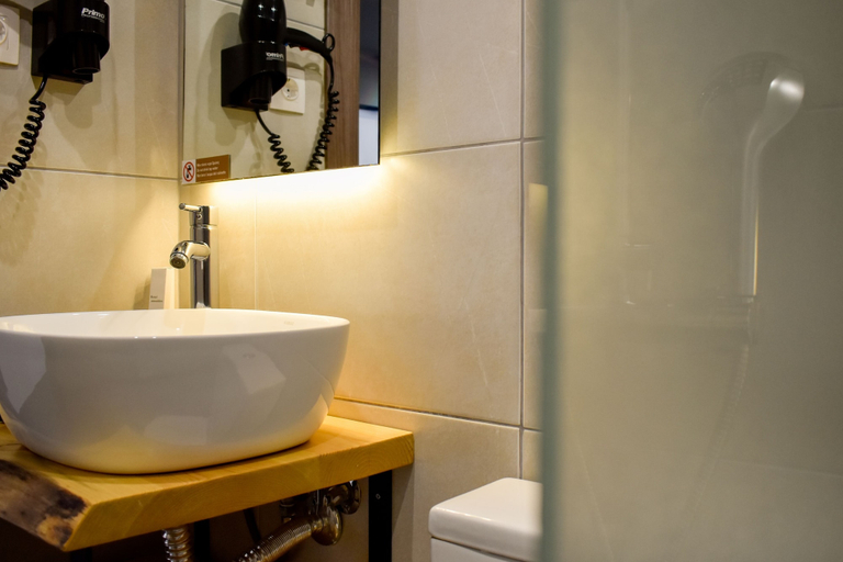 Bathroom 5, Entelia, Thessaly