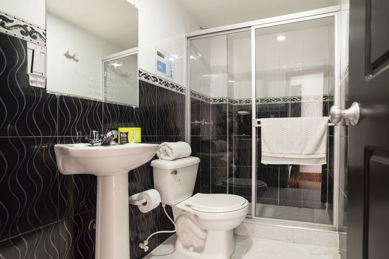 Bathroom 5, Hotel Dorado 100, Santafé de Bogotá