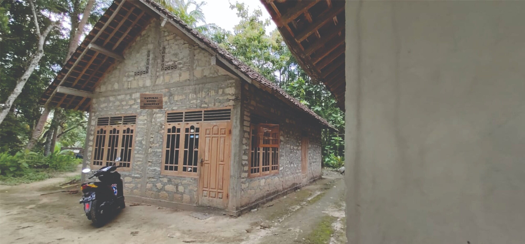 Natural Stone Homestay Syariah - Hostel, Bantul