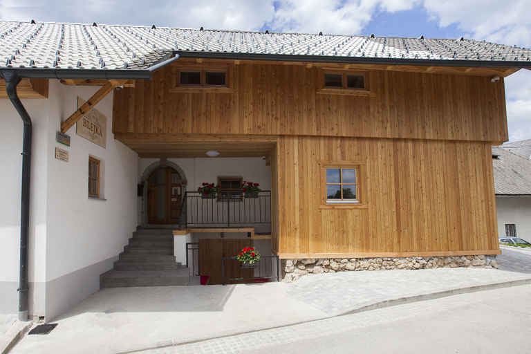 Exterior & Views