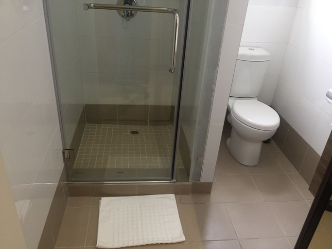 Bathroom 3, Cycad Palm Hotel, Serowe