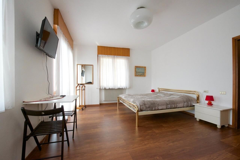 Bedroom 2, B&B Marzola, Trento