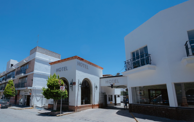 Exterior & Views