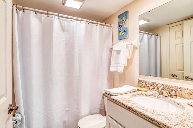 Bathroom 4, Ocean and Racquet 8110, Saint Johns